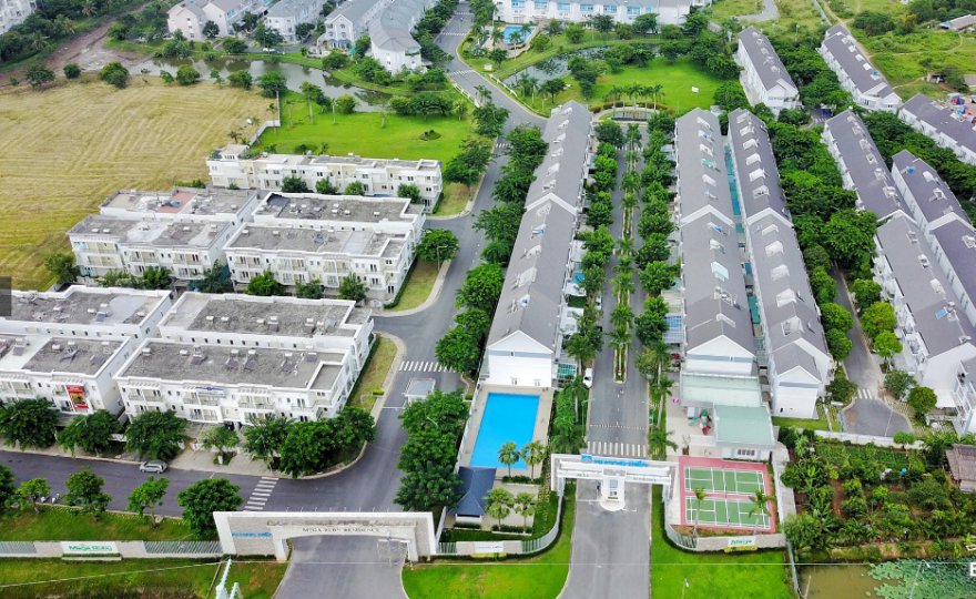 Bán nhà Mega Residence Khang Điền, diện tích 153 m2, trệt 2 lầu, mặt tiền 12m. Liên hệ Mr Phong 0909866992