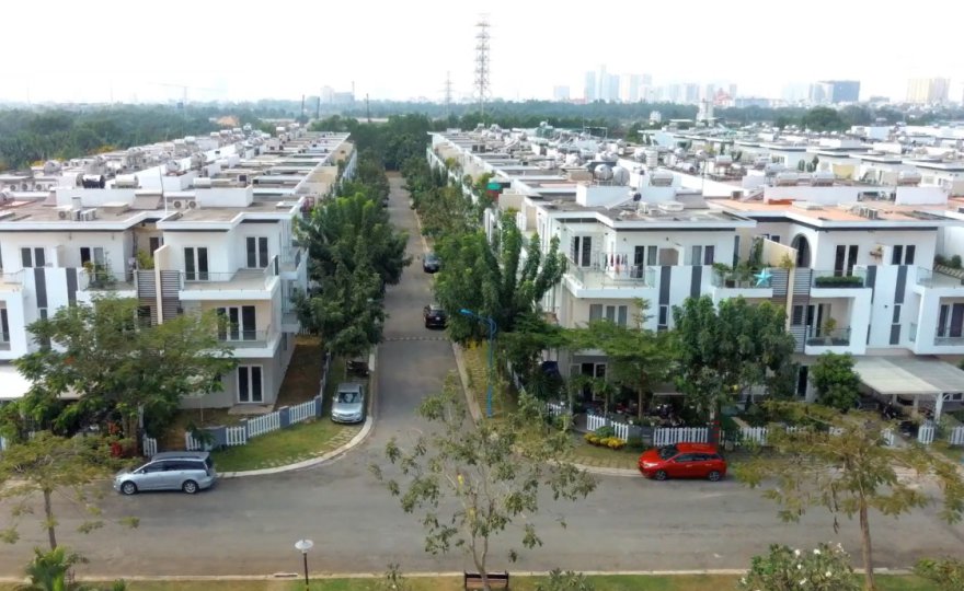Cần bán gấp căn nhà phố liên kế vườn khu nhà ở Melosa Khang Điền, đã có sổ hồng.